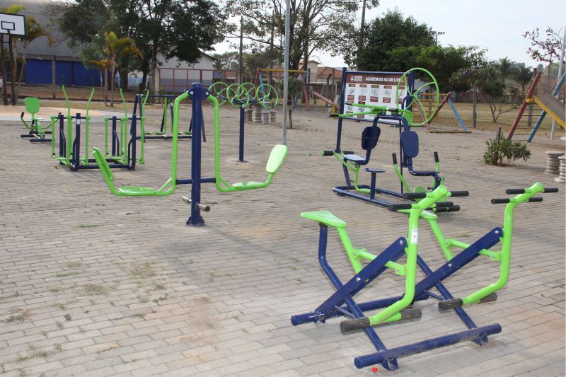 Academia ao ar livre é instalada na Praça Marineuza, no bairro Alvorada I