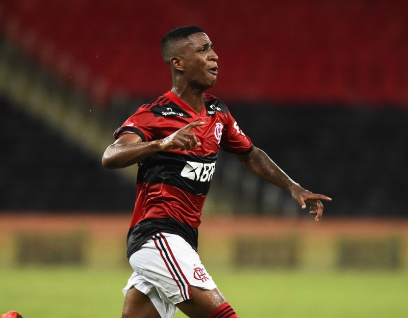 Max comemora gol pelo Flamengo — Foto: André Durão
