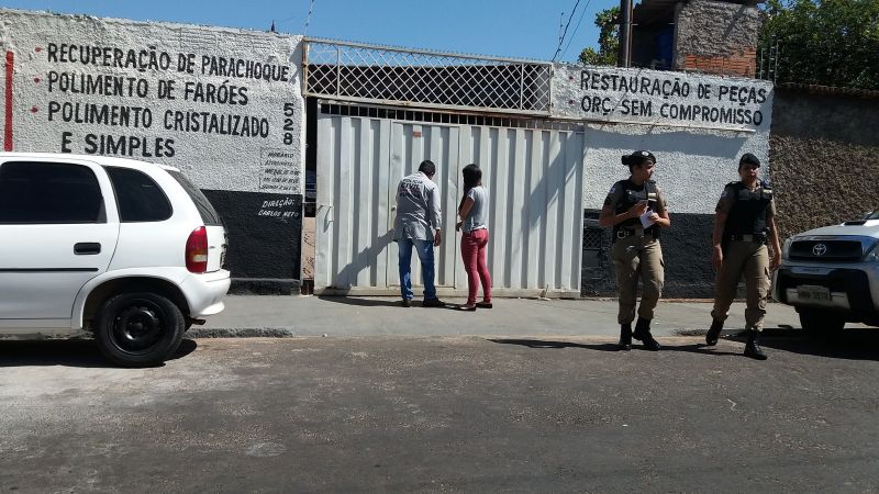 Jovem é assassinado dentro de funilaria em Uberaba