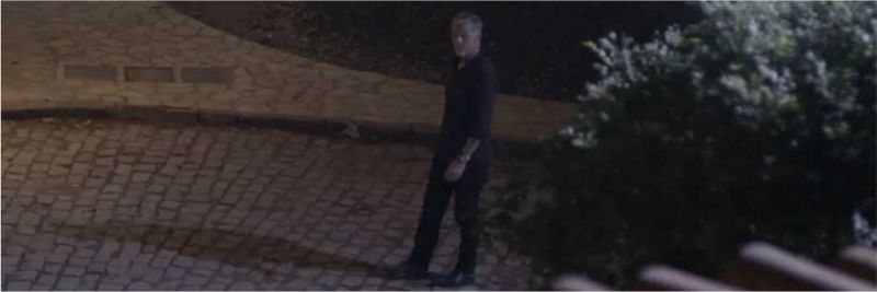 Sampaio (Marcello Novaes) sai armado à procura de León para matá-lo, na novela 'O Sétimo Guardião' 