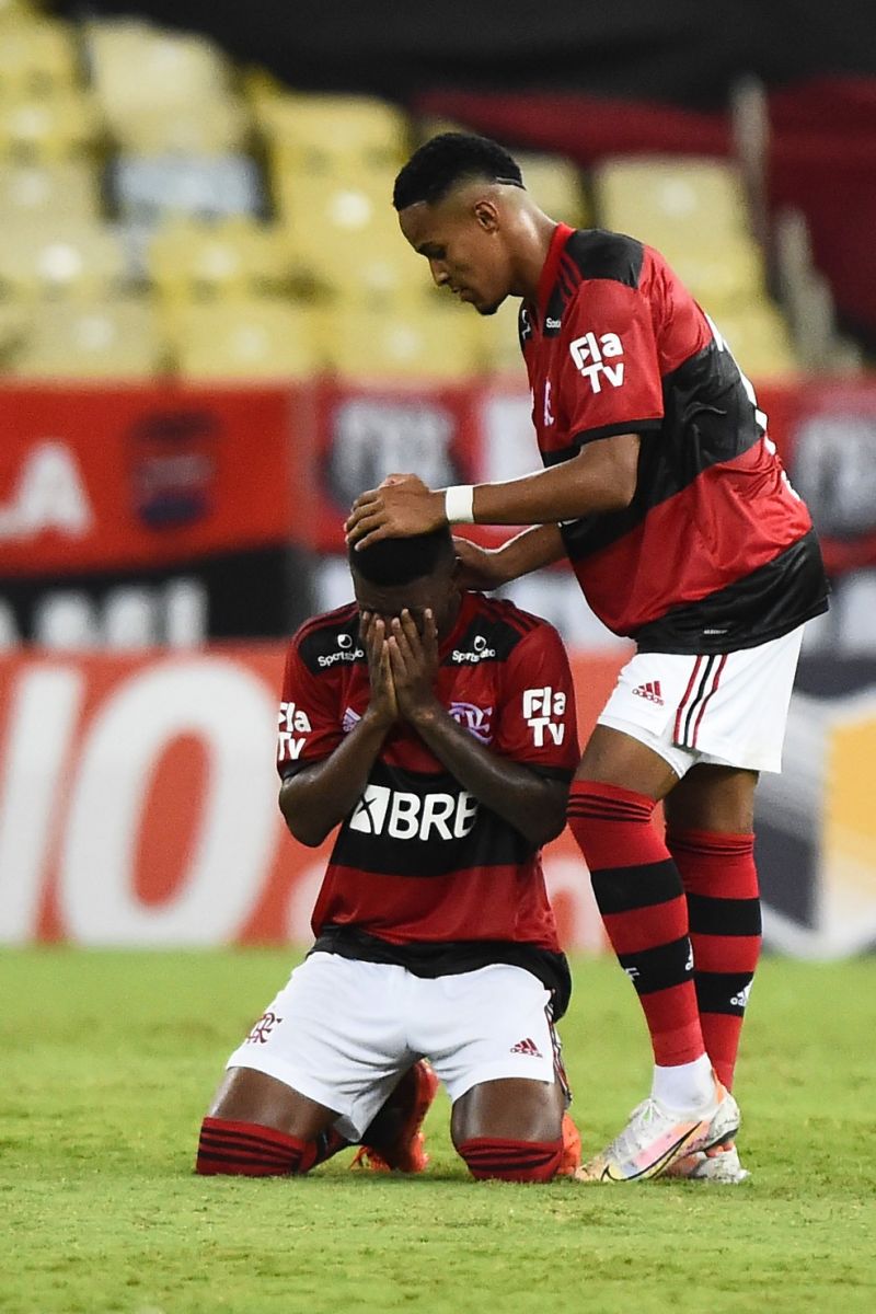 Max se emociona após gol pelo Flamengo — Foto: André Durão