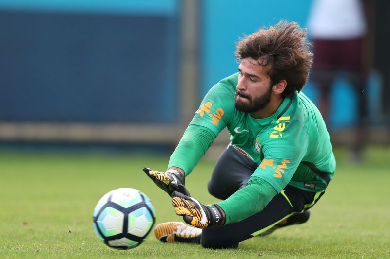 Alisson vai se tornar um dos jogadores de confiança na Seleção, afirma Taffarel