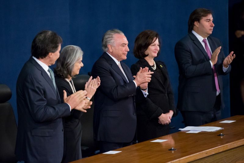 Raquel Dodge diz que MP deve 'garantir que ninguém esteja acima da lei' e que brasileiro 'não tolera corrupção'