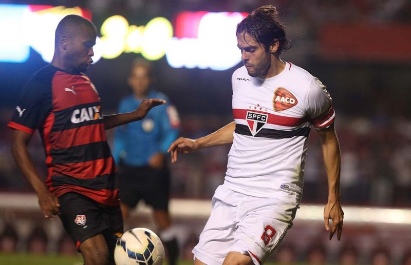 Hernanes leva mais torcida ao Morumbi do que Kaká em reestreia pelo São Paulo