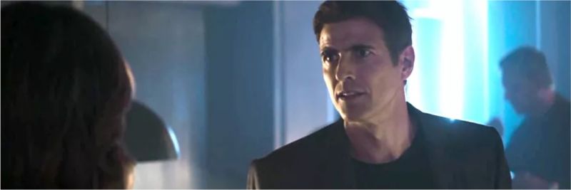 O que será que Régis (Reynaldo Gianecchini) vai falar para Maria da Paz (Juliana Paes)? — Foto: TV Globo