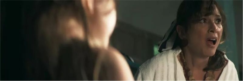 Beatriz (Natalia do Vale) e Otávio (José de Abreu) se surpreendem com o estado da menina — Foto: TV GLOBO