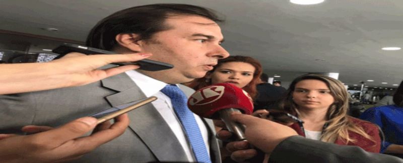 Rodrigo Maia, presidente da Câmara, falo com jornalistas após café da manhã para debater a reforma da Previdência