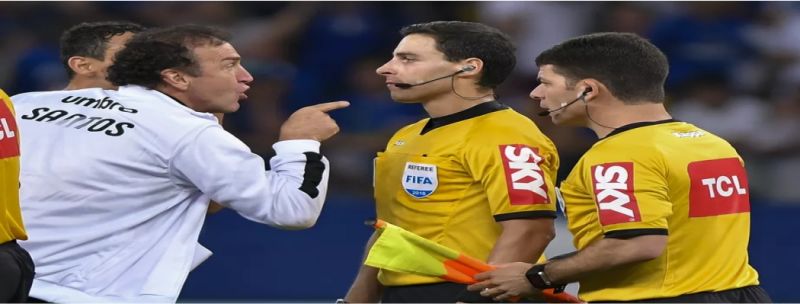 Cuca diz que Santos foi prejudicado emocionalmente por erro da arbitragem: 