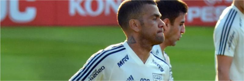 Daniel Alves em treino no São Paulo — Foto: Alan Mendes / saopaulofc.net