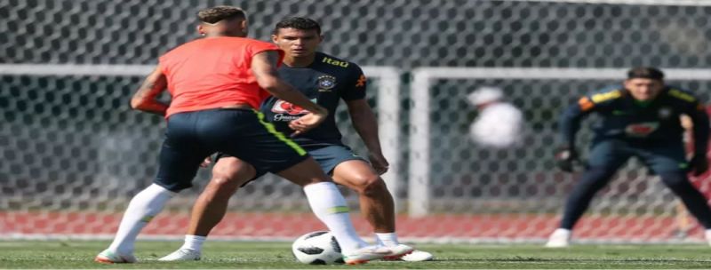 Neymar e Thiago Silva: seleção brasileira trabalhou com três times de sei
