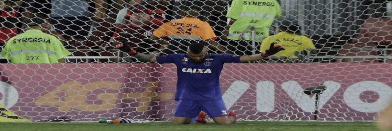 Alex Roberto chorou no vestiário do Flamengo, perdeu a vaga no time e a confiança da diretoria
