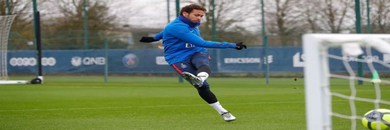 Neymar voltou a treinar com o PSG nesta quinta
