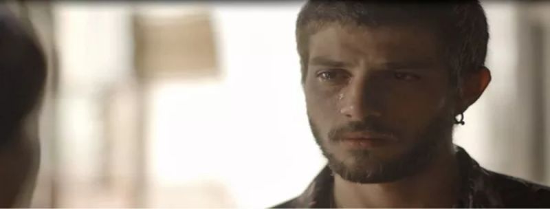 Ícaro se emociona, mas é duro com a mãe