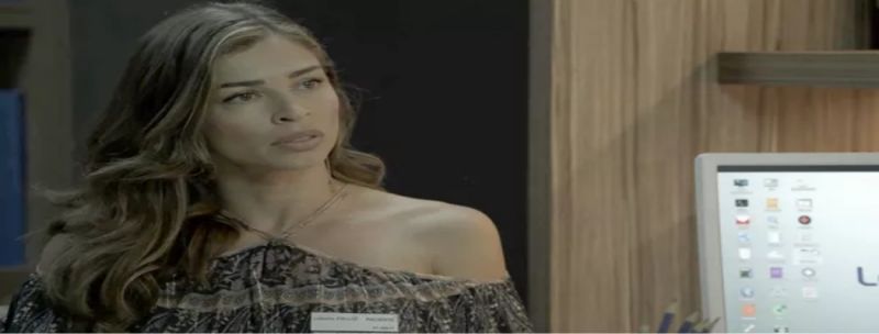 O quer será que deixou Lívia com esta cara de chocada? 