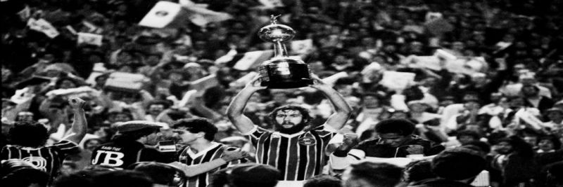 De León ergueu a taça da América em 1983 