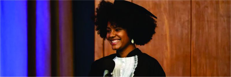 Em 'Amor de Mãe', Camila faz um discurso emocionante ao se formar em História. Ela dedica o diploma à sua mãe, Lurdes (Regina Casé) — Foto: Isabella Pinheiro/Gshow