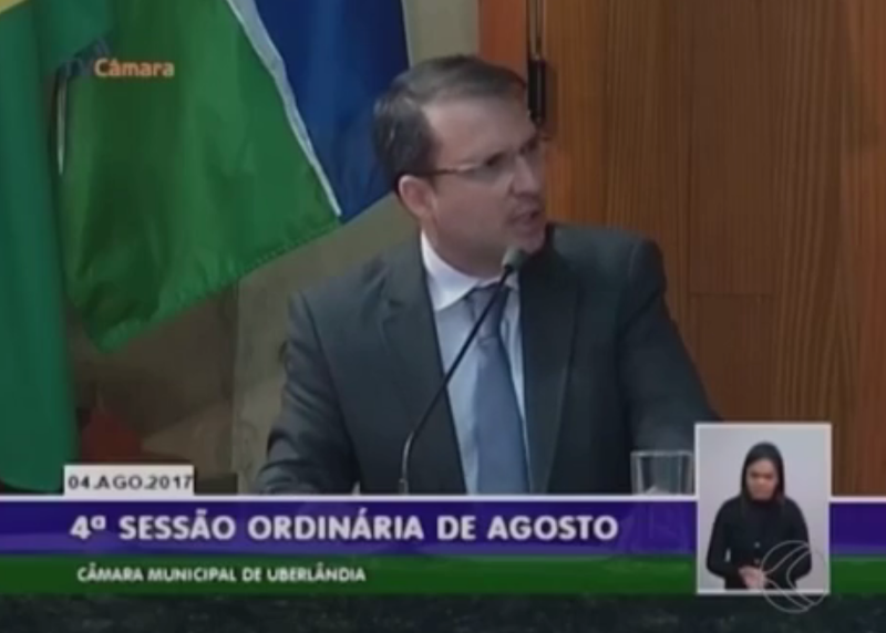 Deputado Arnaldo Silva (PR) falou sobre o assunto durante sessão na Câmara de Uberlândia em agosto (Foto: Reprodução/TV Câmara)