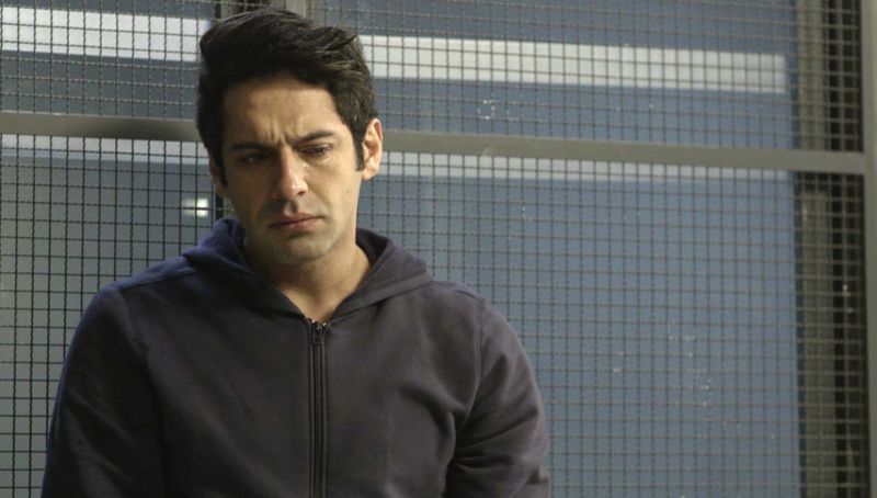Antônia pressiona Agnaldo para descobrir outros envolvidos no roubo