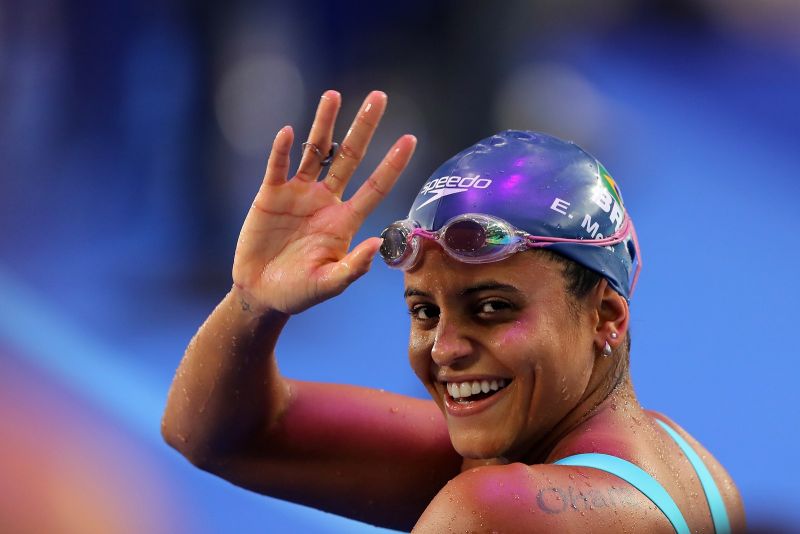 Quatro quilos mais forte, Etiene busca primeiro título feminino da história do país