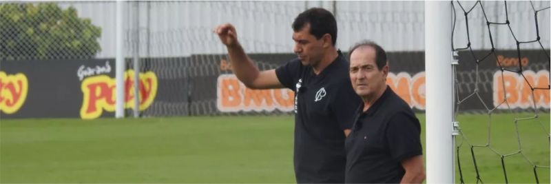 Muricy Ramalho em visita a Fábio Carille no CT do Corinthians — Foto: Marcelo Braga