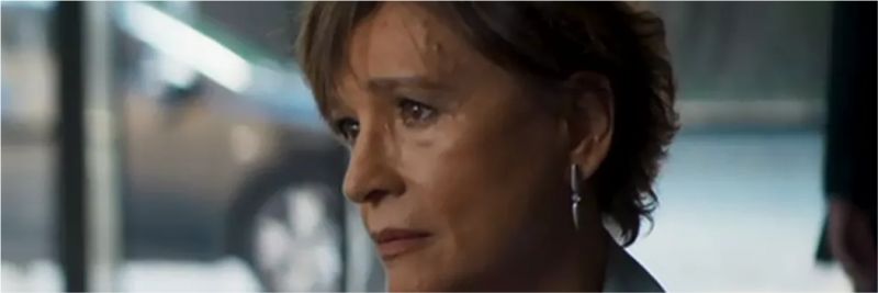 Em A Dona do Pedaço, Beatriz (Natália do Vale) se apavora ao escutar conversa da filha com o amigo — Foto: TV Globo