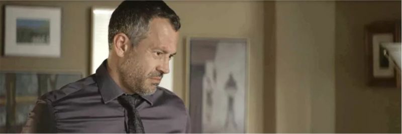 Agno (Malvino Salvador) confronta Lyris (Deborah Evelyn) em 'A Dona do Pedaço' — Foto: Globo