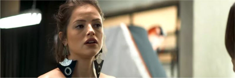 Jô (Agatha Moreira) diz para a ex-noviça: 'Quando o homem quer e a mulher quer, ninguém segura' — Foto: TV Globo