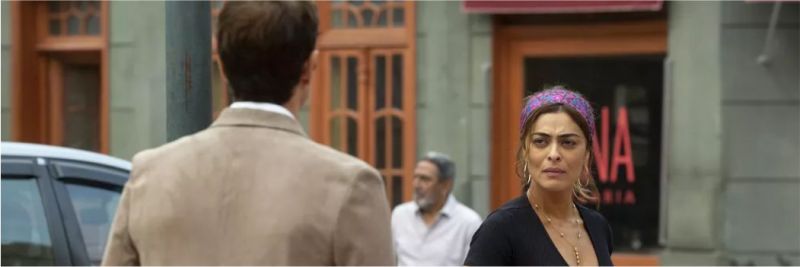Maria da Paz (Juliana Paes) não acredita nas palavras carinhosas de Régis (Reynaldo Gianecchini), na novela 'A Dona do Pedaço' — Foto: Isabella Pinheiro/Gshow