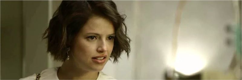 Jô (Agatha Moreira) fica perplexa com a reação de Régis (Reynaldo Gianecchini), em 'A Dona do Pedaço — Foto: Globo