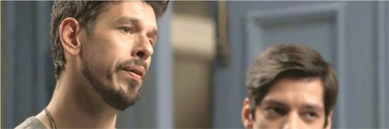 Felipe (Patrick Sampaio) faz a cabeça de Alain (João Vicente de Castro) em 'Espelho da Vida' 
