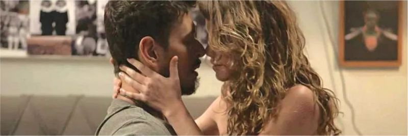 Isabel (Alinne Moraes) e Alain (João Vicente de Castro) não resistem um ao outro e acabam se beijando em Espelho da Vida