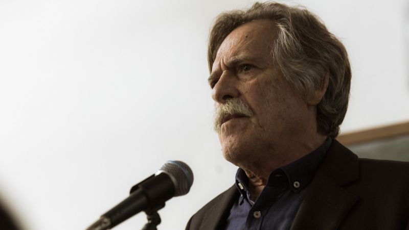 Ernesto denuncia a construtora Amianto durante seminário