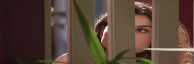 Isabel se esconde na casa do advogado e escuta todo o papo