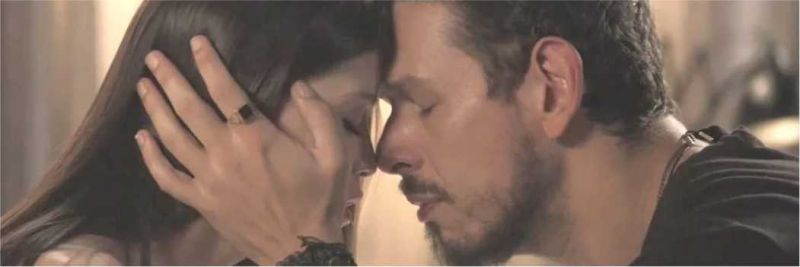 Cris (Vitória Strada) e Alain (João Vicente de Castro) tentam se acertar em 'Espelho da Vida' 