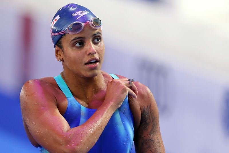 Quatro quilos mais forte, Etiene busca primeiro título feminino da história do país