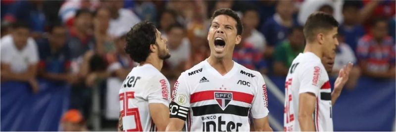 Hernanes comemora o gol contra o Fortaleza — Foto: Rubens Chiri / saopaulofc.net
