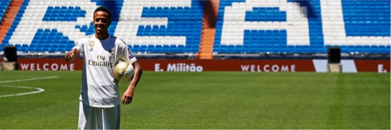 Militão enfrentou forte calor na apresentação à torcida — Foto: Reuters