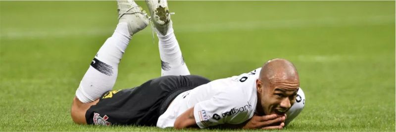 Roger é o atual dono da camisa 9 do Corinthians, mas ainda não correspondeu