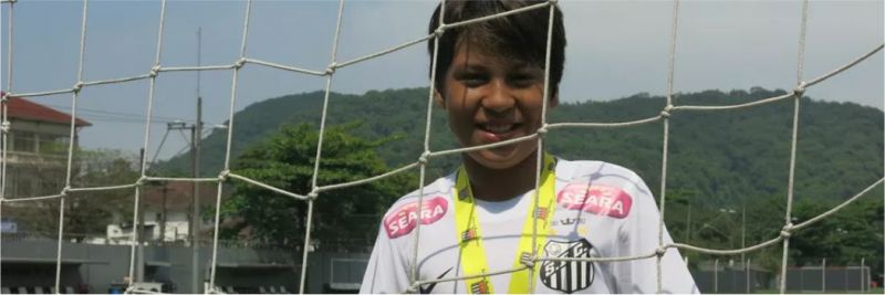 Kaio Jorge chegou no Santos com 11 anos e já começou a se destacar na base 