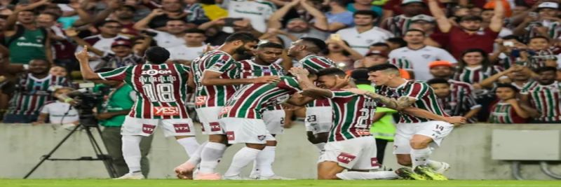 Jogadores e torcedores comemoram gol de Richard 