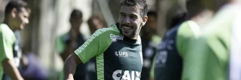Leandro Donizete, que pertence ao Santos, está emprestado ao América-MG 