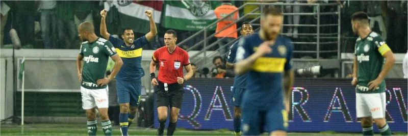 Ábila comemora o primeiro gol do Boca na arena 
