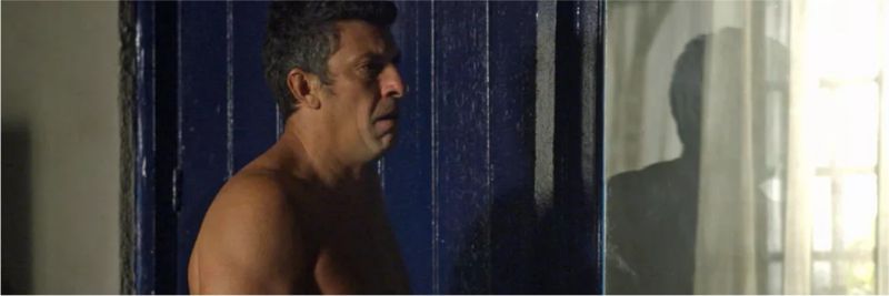 Machado (Milhem Cortaz) se isola na delegacia após sofrer humilhação, na novela 'O Sétimo Guardião' — Foto: TV Globo