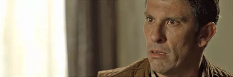 Machado (Milhem Cortaz) fica preocupado com reação de Mirtes (Elizabeth Savala), em 'O Sétimo Guardião' — Foto: TV Globo