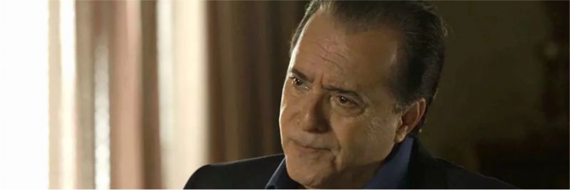 Olavo (Tony Ramos) chega ao casarão e diz que vai tomar posse do local, em 'O Sétimo Guardião' — Foto: TV Globo