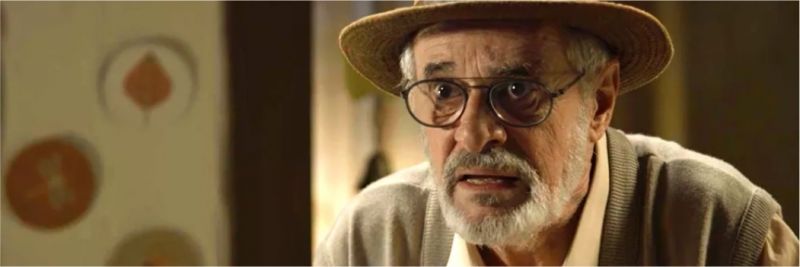 Sóstenes (Marcos Caruso) ouve atentamente sobre o passado de Ondina (Ana Beatriz Nogueira) — Foto: TV Globo
