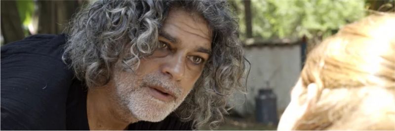 Murilo (Eduardo Moscovis) fica tenso e se esquiva de dar explicações a Luz (Marina Ruy Barbosa), na novela 'O Sétimo Guardião'