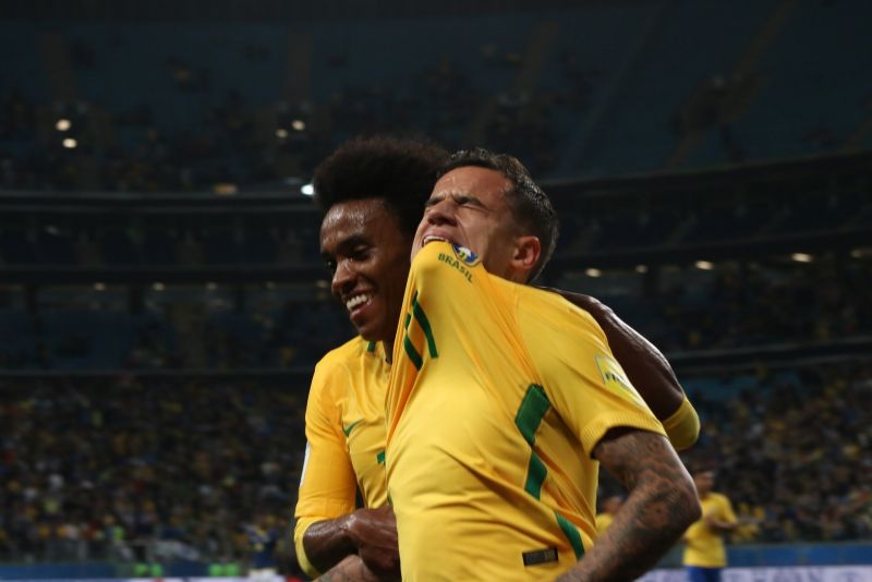 Golaço, ''dores'' e silêncio: Coutinho dá resposta em campo e se emociona