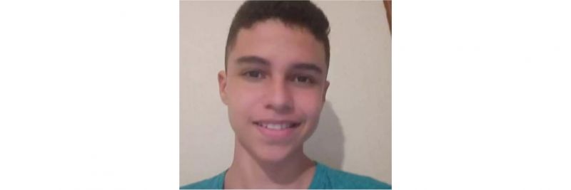 Yago em uma das internações por falta de ar — Foto: Arquivo pessoal