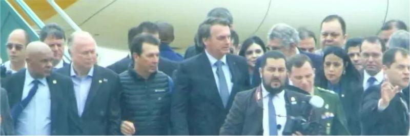 Bolsonaro desembarca em Vitória da Conquista, na Bahia, para inauguração de aeroporto — Foto: Reprodução/GloboNews